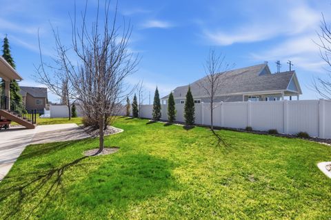 Tiny photo for 686 WELLINGTON DR, Kaysville, UT 84037 (MLS # 2144731)