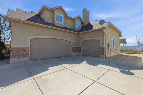 Tiny photo for 686 WELLINGTON DR, Kaysville, UT 84037 (MLS # 2144731)