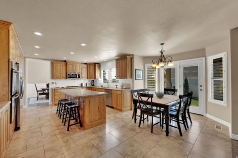 Tiny photo for 686 WELLINGTON DR, Kaysville, UT 84037 (MLS # 2144731)