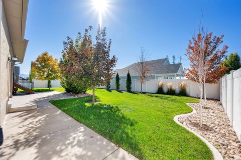 Tiny photo for 686 WELLINGTON DR, Kaysville, UT 84037 (MLS # 2144731)