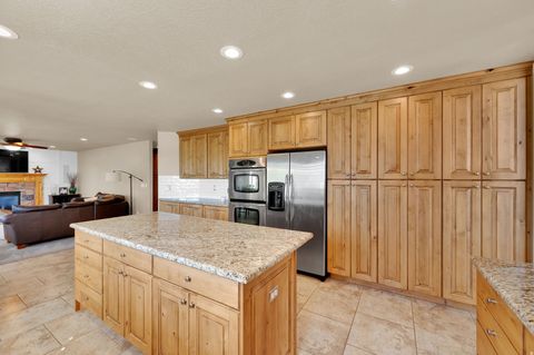 Tiny photo for 686 WELLINGTON DR, Kaysville, UT 84037 (MLS # 2144731)