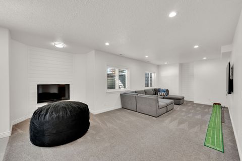 Tiny photo for 686 WELLINGTON DR, Kaysville, UT 84037 (MLS # 2144731)