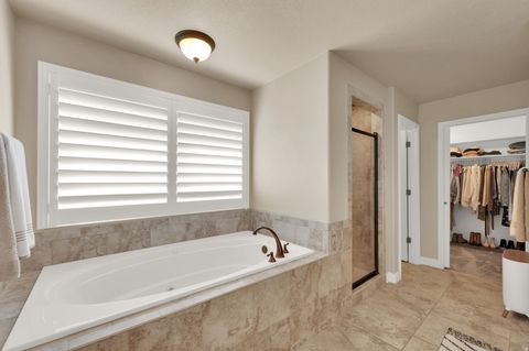 Tiny photo for 686 WELLINGTON DR, Kaysville, UT 84037 (MLS # 2144731)