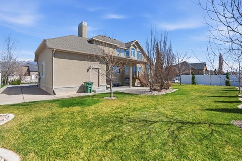 Tiny photo for 686 WELLINGTON DR, Kaysville, UT 84037 (MLS # 2144731)