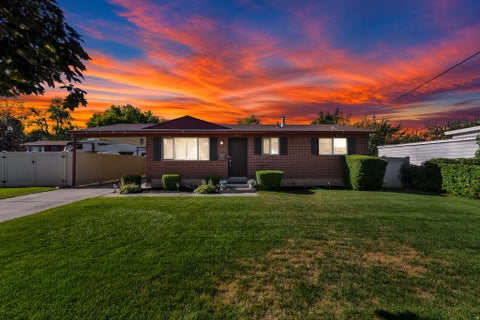 Photo of 812 E JOHNSONWAY DR, Sandy, UT 84094 (MLS # 2179799)