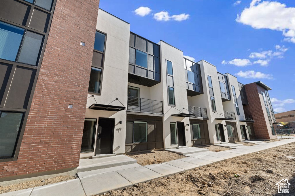 Photo of 596 E SAVVY CV S #41, Salt Lake City, UT 84107 (MLS # 2188673)