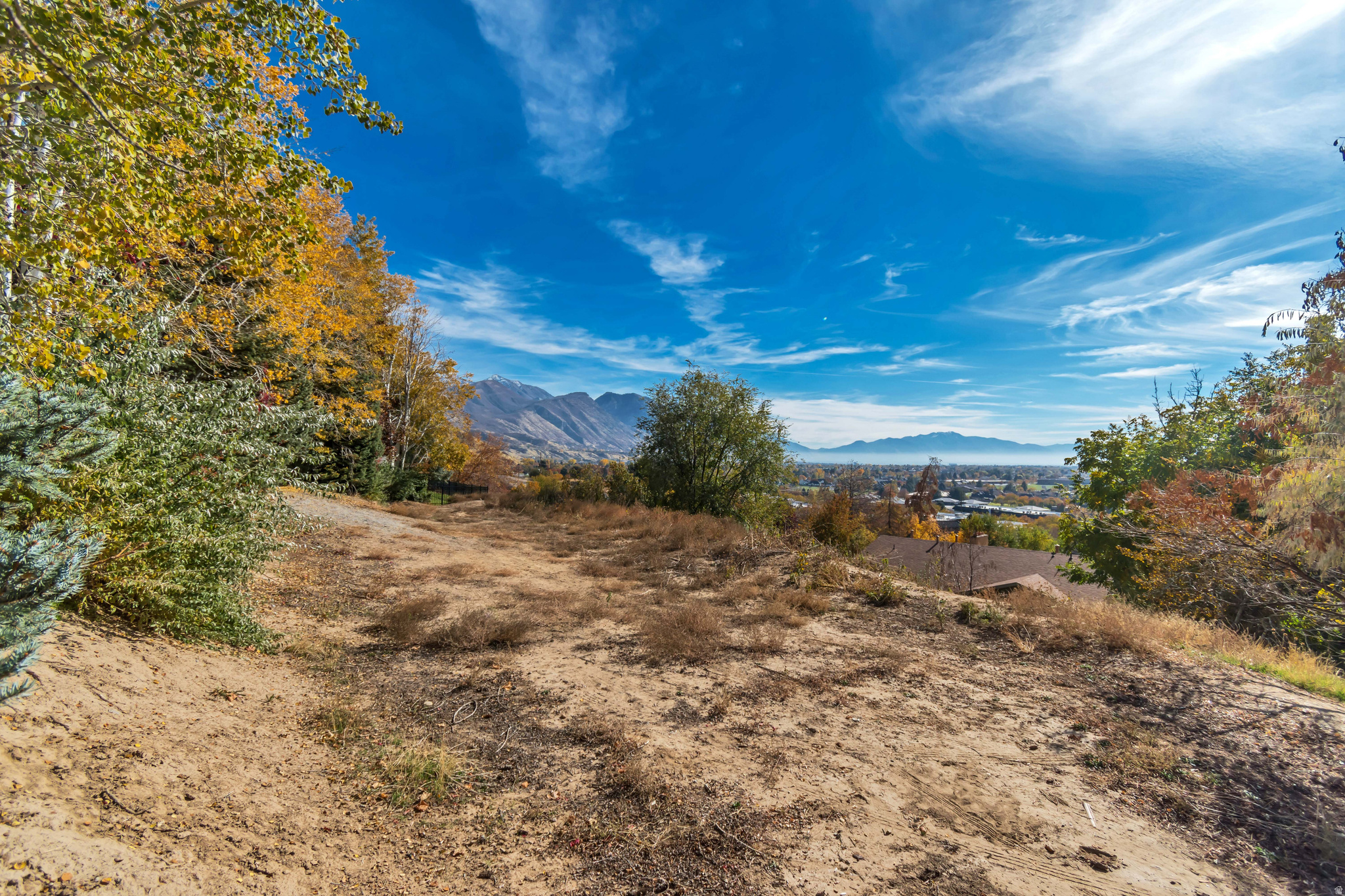 MOUNTAIN OAKS - Land