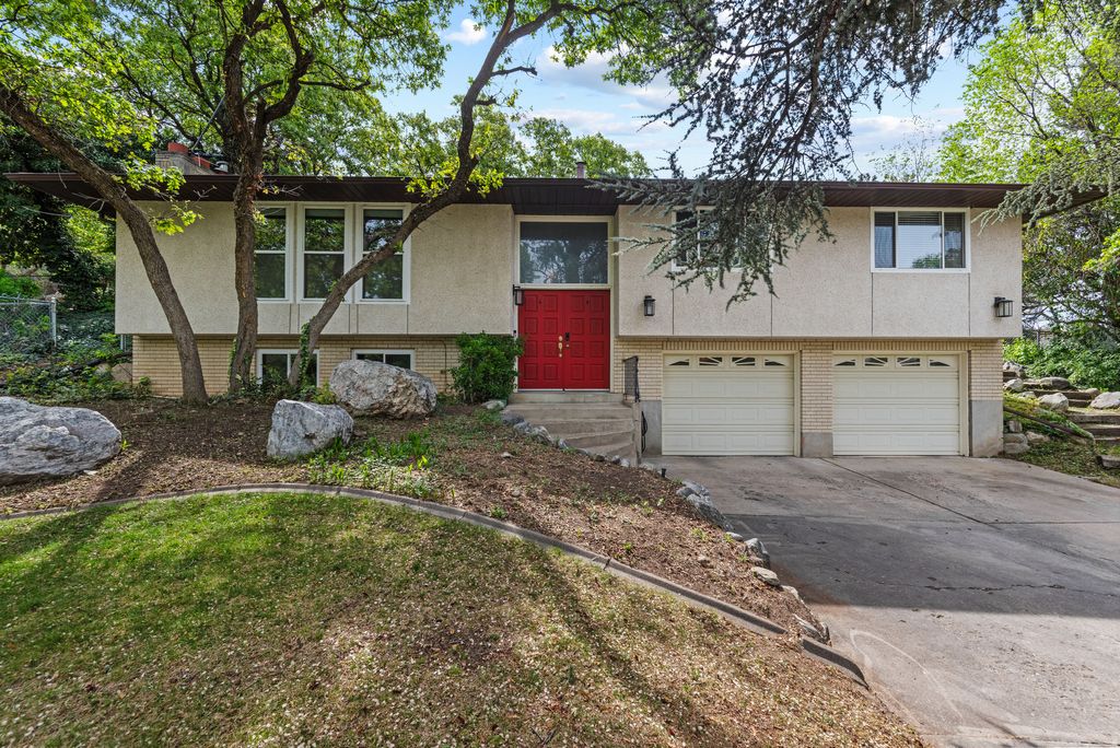 Photo of 187 W BAYVIEW DR N, Farmington, UT 84025 (MLS # 2152772)