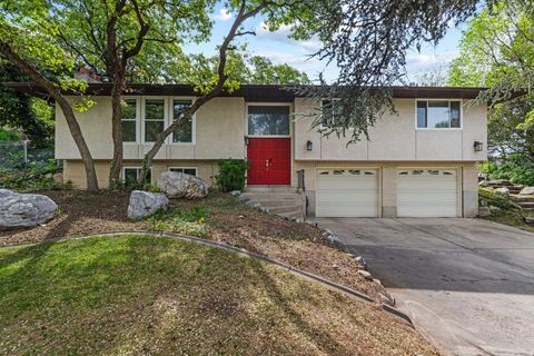 Photo of 187 W BAYVIEW DR N, Farmington, UT 84025 (MLS # 2152772)
