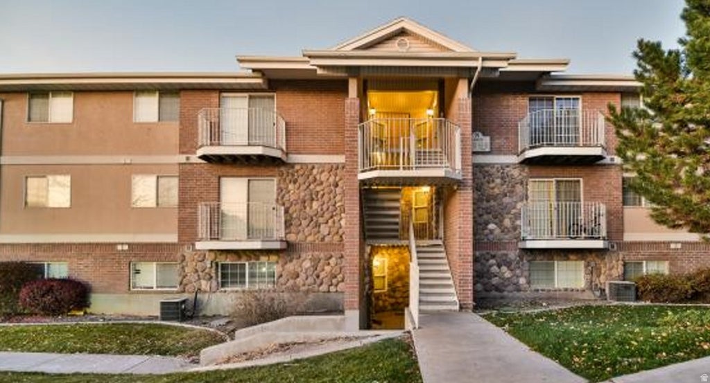 Photo of 1246 W 1420 N #143, Orem, UT 84057 (MLS # 2178986)