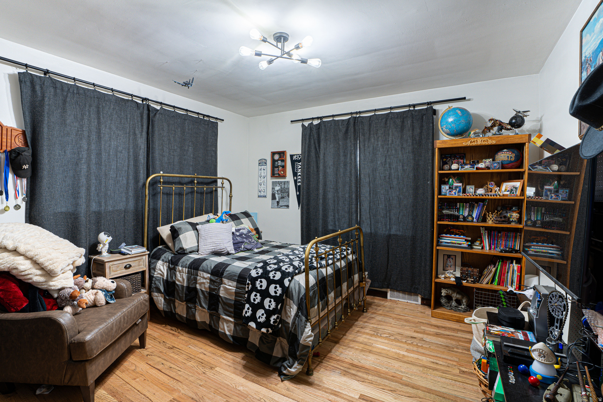 Main image without alt text