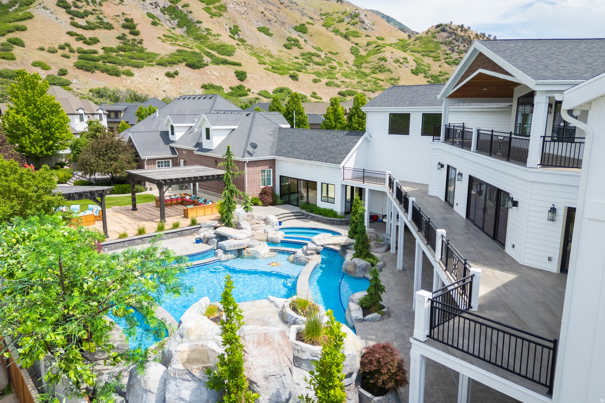 EAST MOUNTAIN ESTATES - Residential