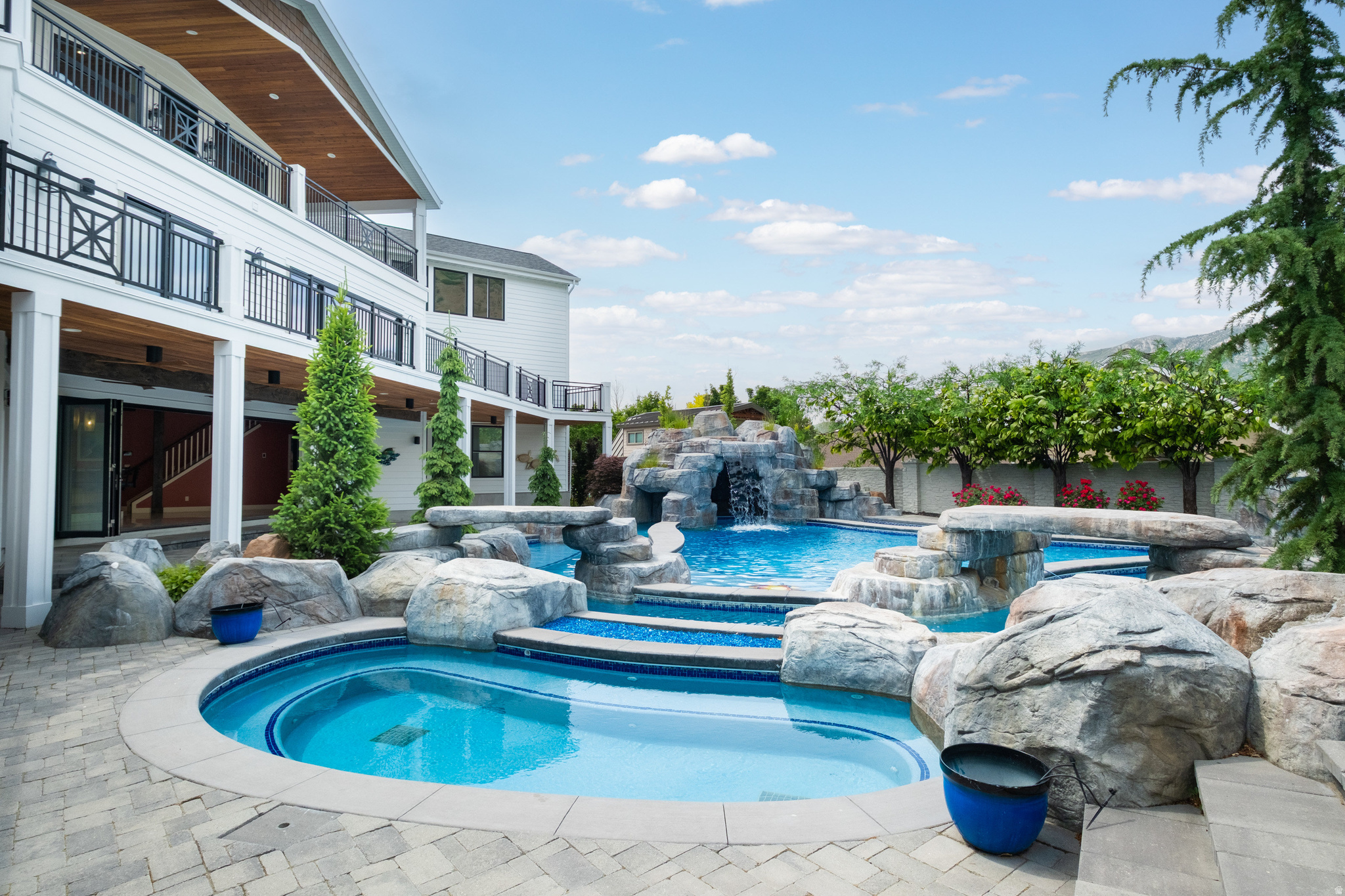 EAST MOUNTAIN ESTATES - Residential