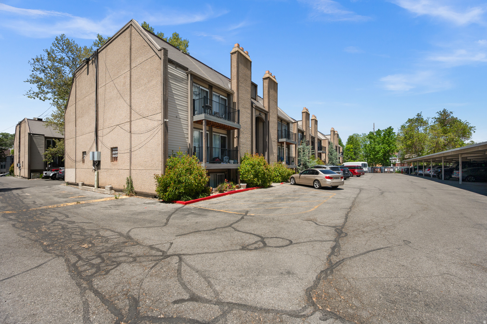 CREEKSIDE - Residential