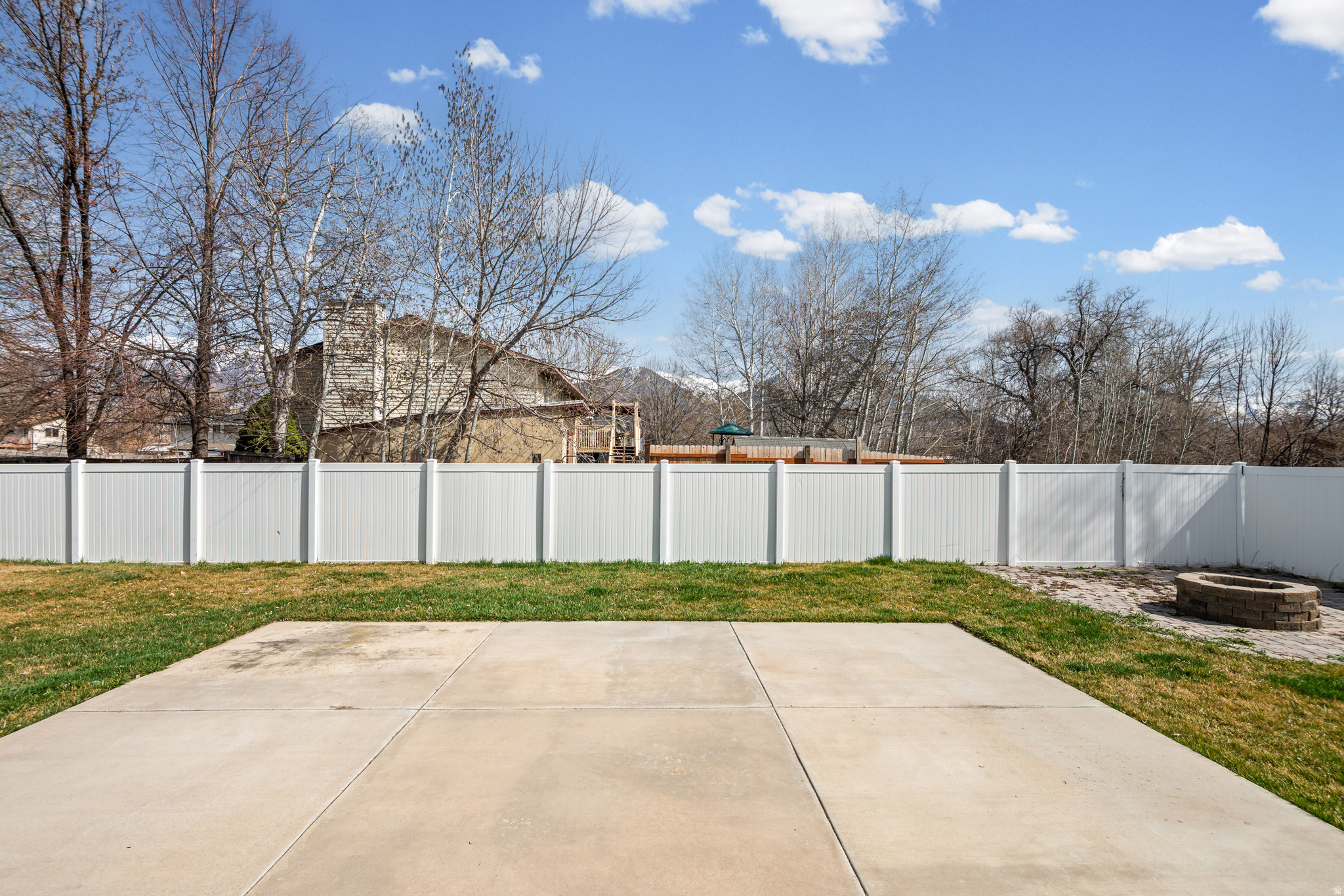 RIVER MEADOWS - Residential