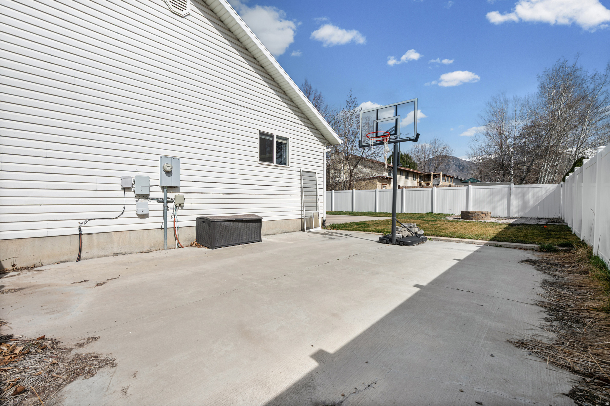 RIVER MEADOWS - Residential