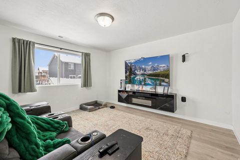 Tiny photo for 3502 S POPLAR LN, Syracuse, UT 84075 (MLS # 2133948)