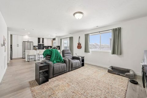 Tiny photo for 3502 S POPLAR LN, Syracuse, UT 84075 (MLS # 2133948)