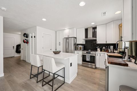 Tiny photo for 3502 S POPLAR LN, Syracuse, UT 84075 (MLS # 2133948)