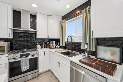 Tiny photo for 3502 S POPLAR LN, Syracuse, UT 84075 (MLS # 2133948)