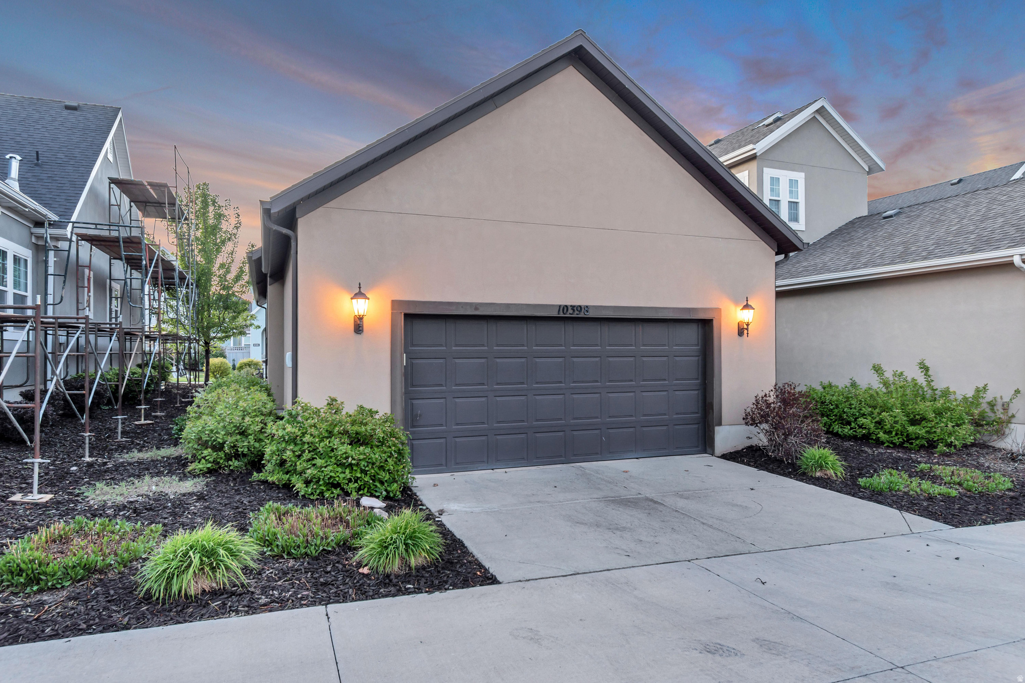 DAYBREAK - Residential
