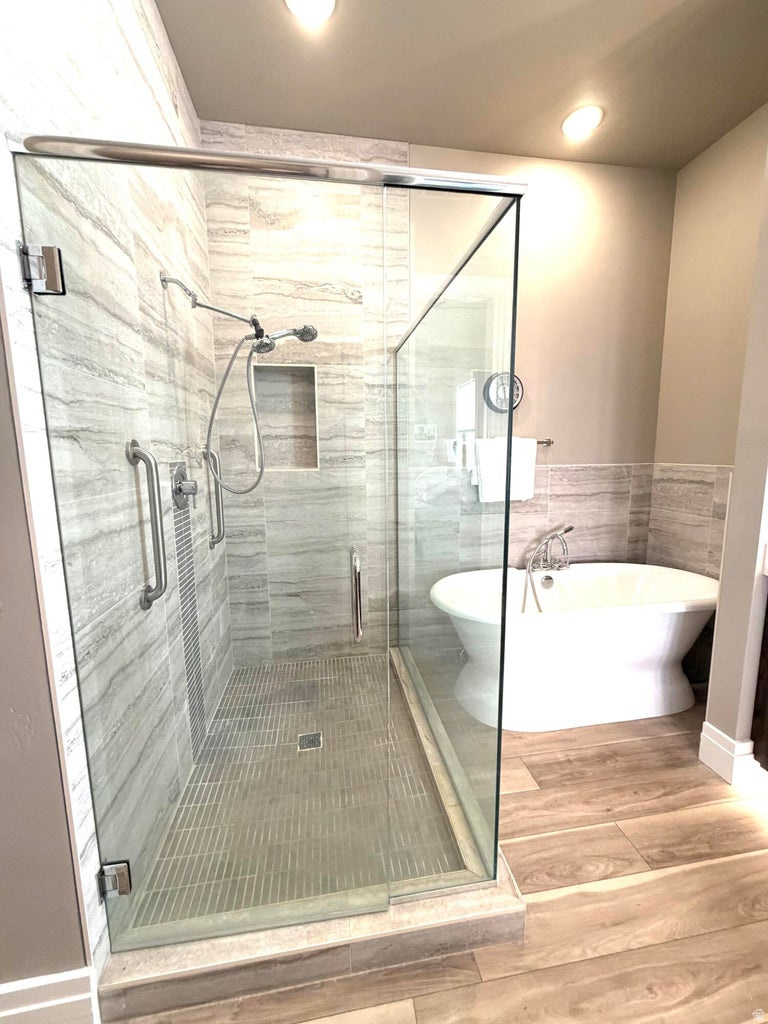 CRESTLINE - Residential