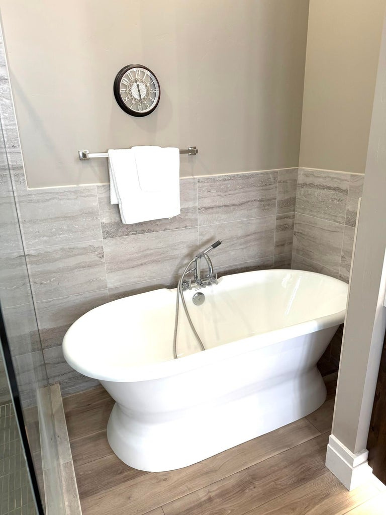 CRESTLINE - Residential