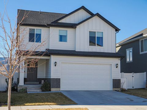 Photo of 1441 W STONE GATE DRIVE DR, Saratoga Springs, UT 84045 (MLS # 2142286)