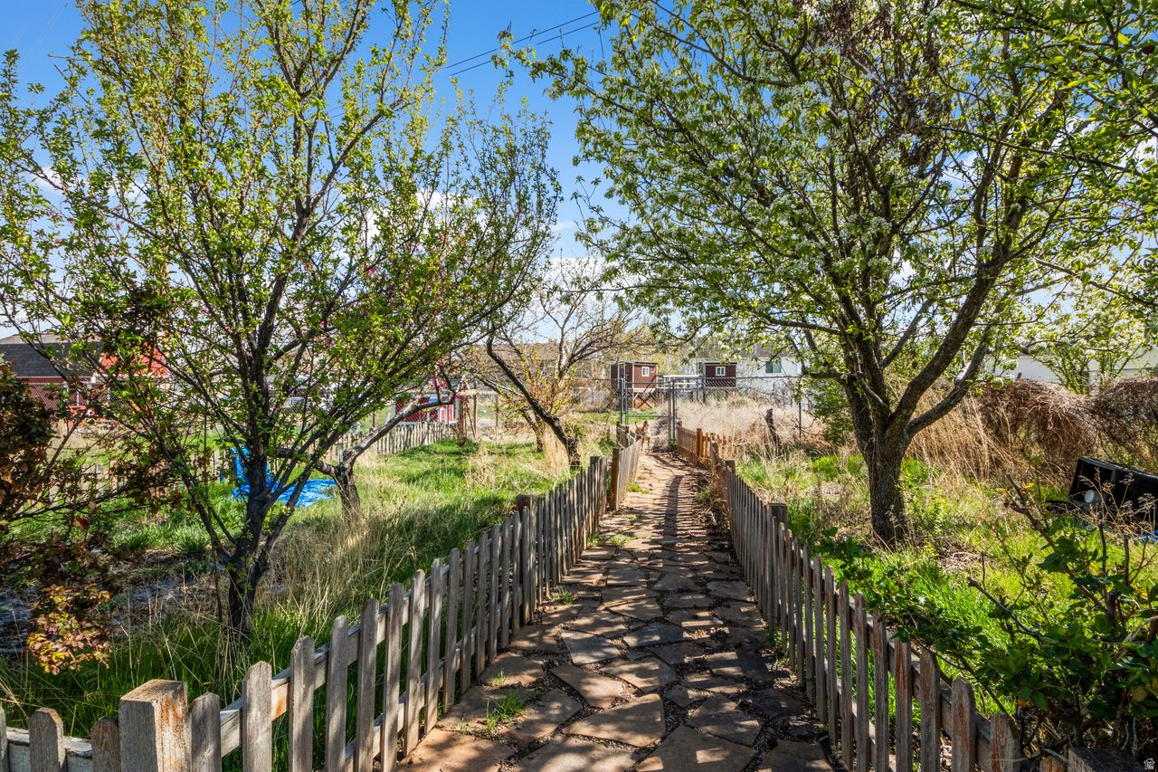 BENNY ESTATES - Residential