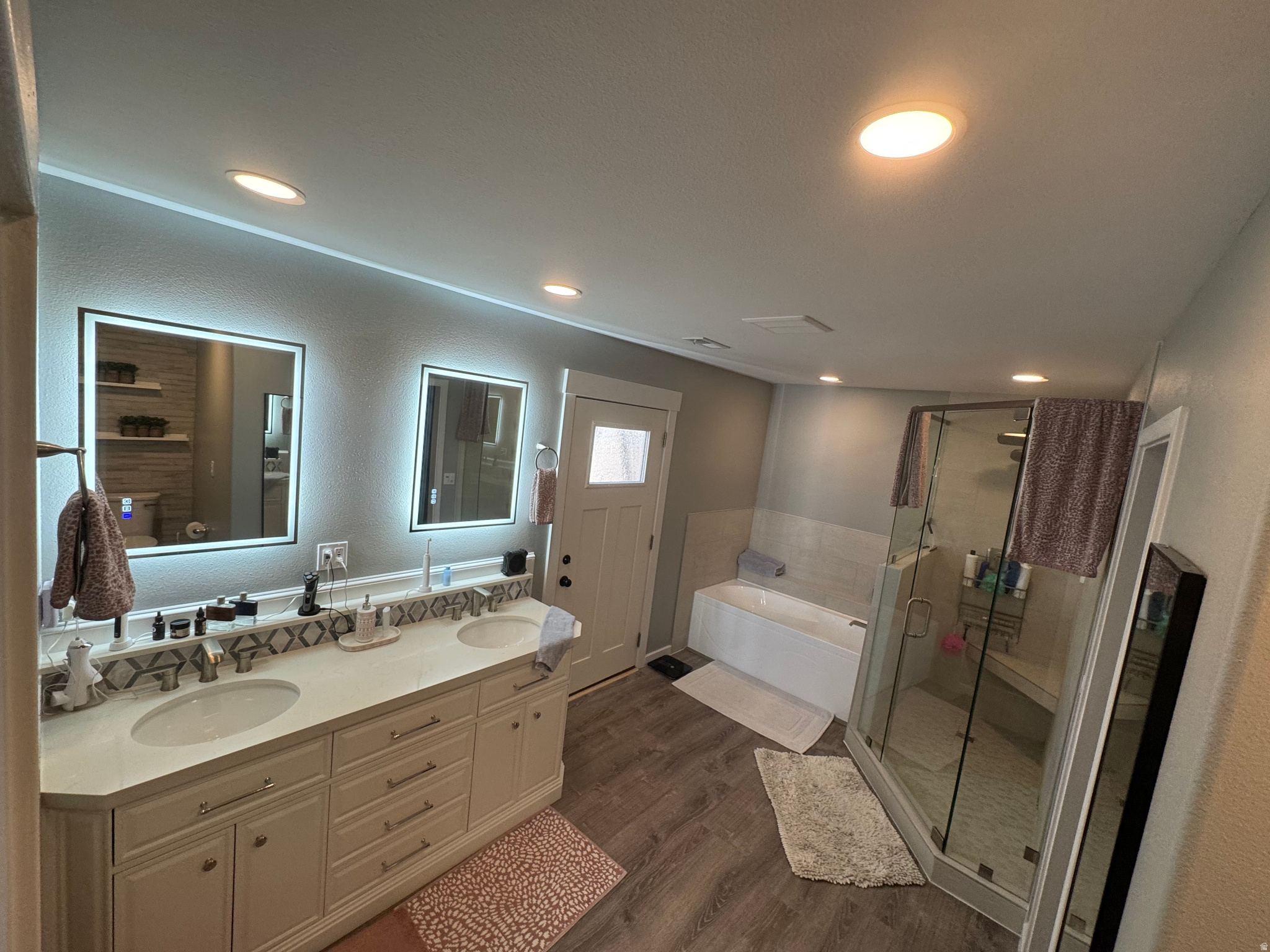 BENNY ESTATES - Residential