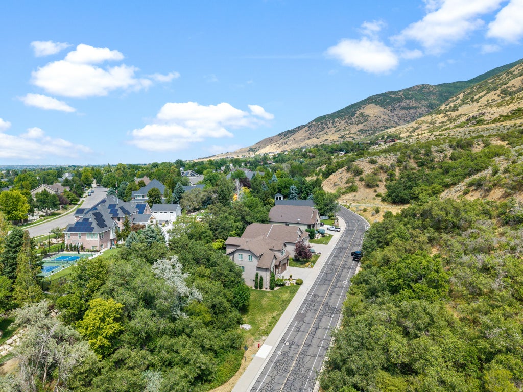 Photo of 918 MAHOGANY DR, Fruit Heights, UT 84037 (MLS # 2178716)