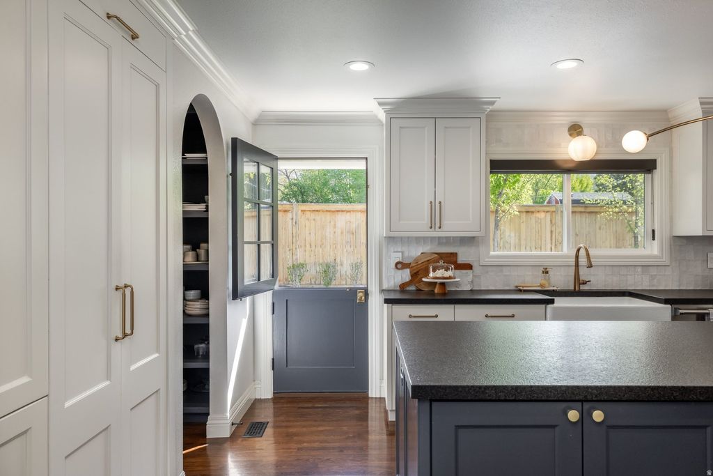 Photo of 4411 S WANDER LN, Holladay, UT 84124 (MLS # 2153858)