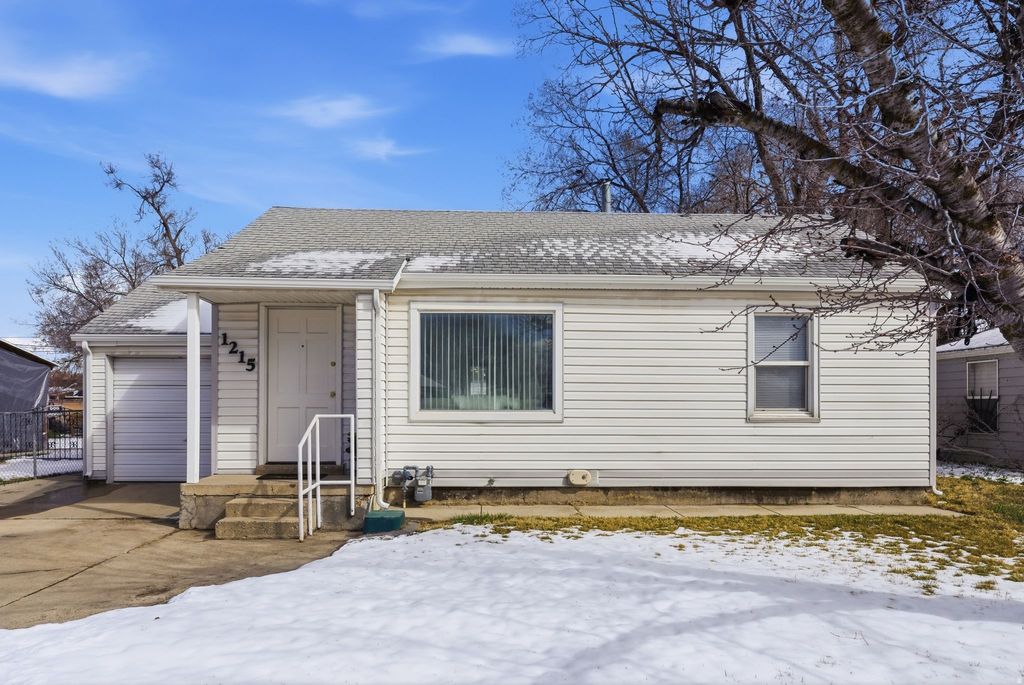 Photo of 1215 S STEWART ST, Salt Lake City, UT 84104 (MLS # 2138931)