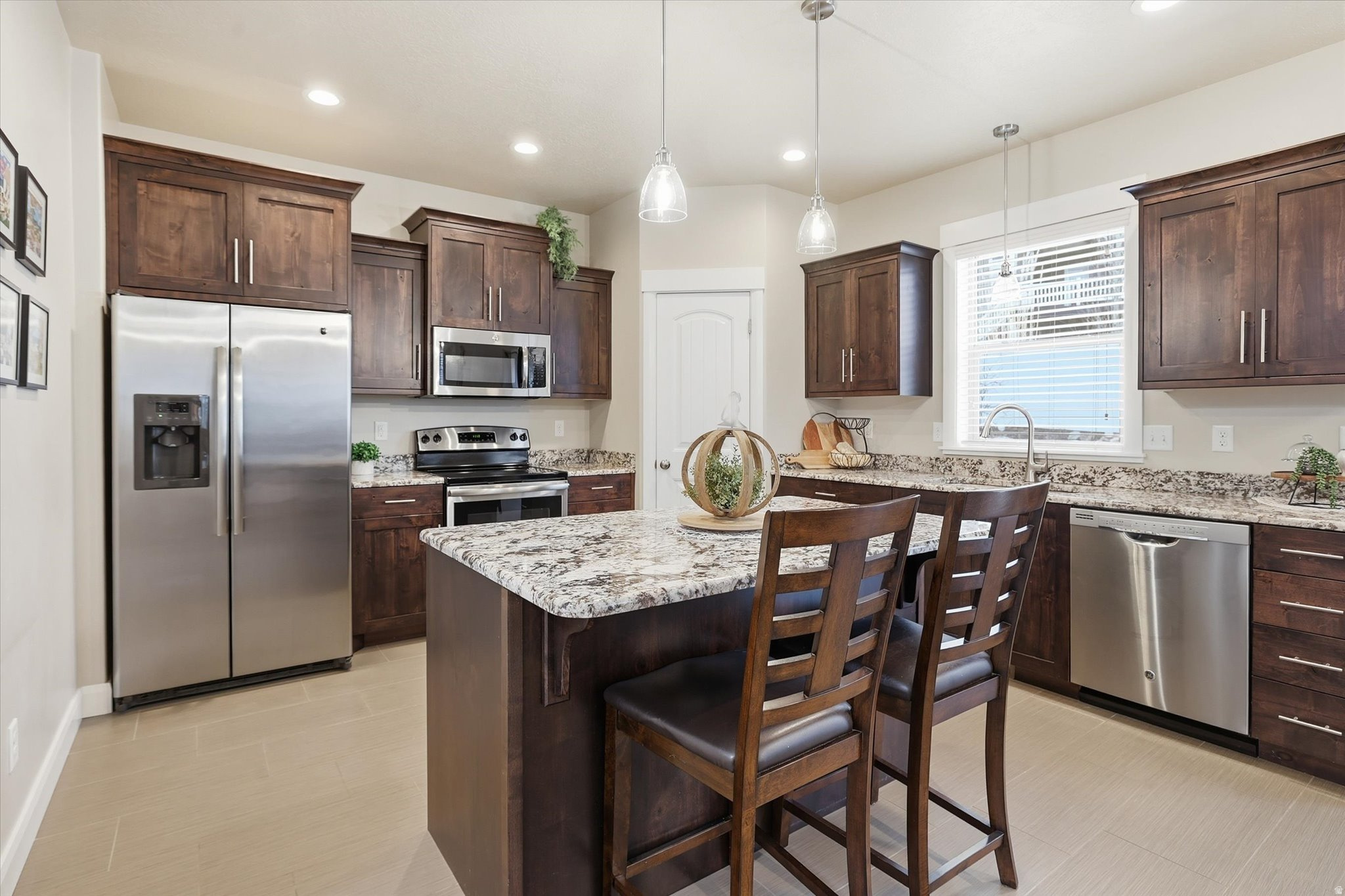 MOUNTAIN GATE ESTATES - Residential