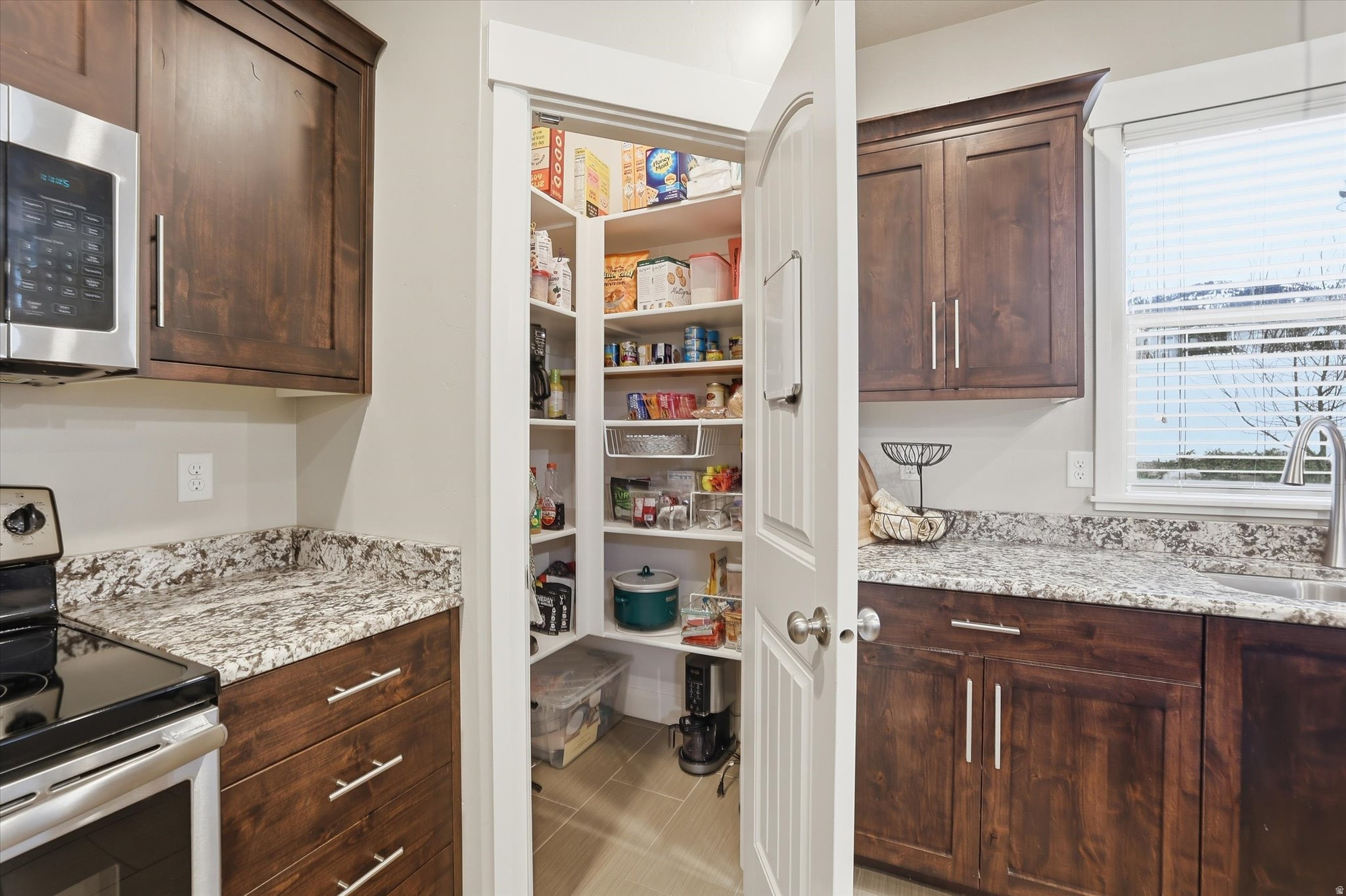 MOUNTAIN GATE ESTATES - Residential