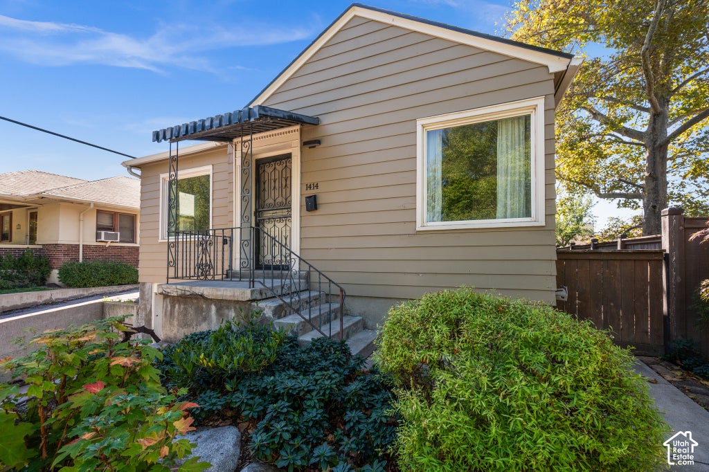 Photo of 1414 E LOGAN AVE, Salt Lake City, UT 84105 (MLS # 2191554)