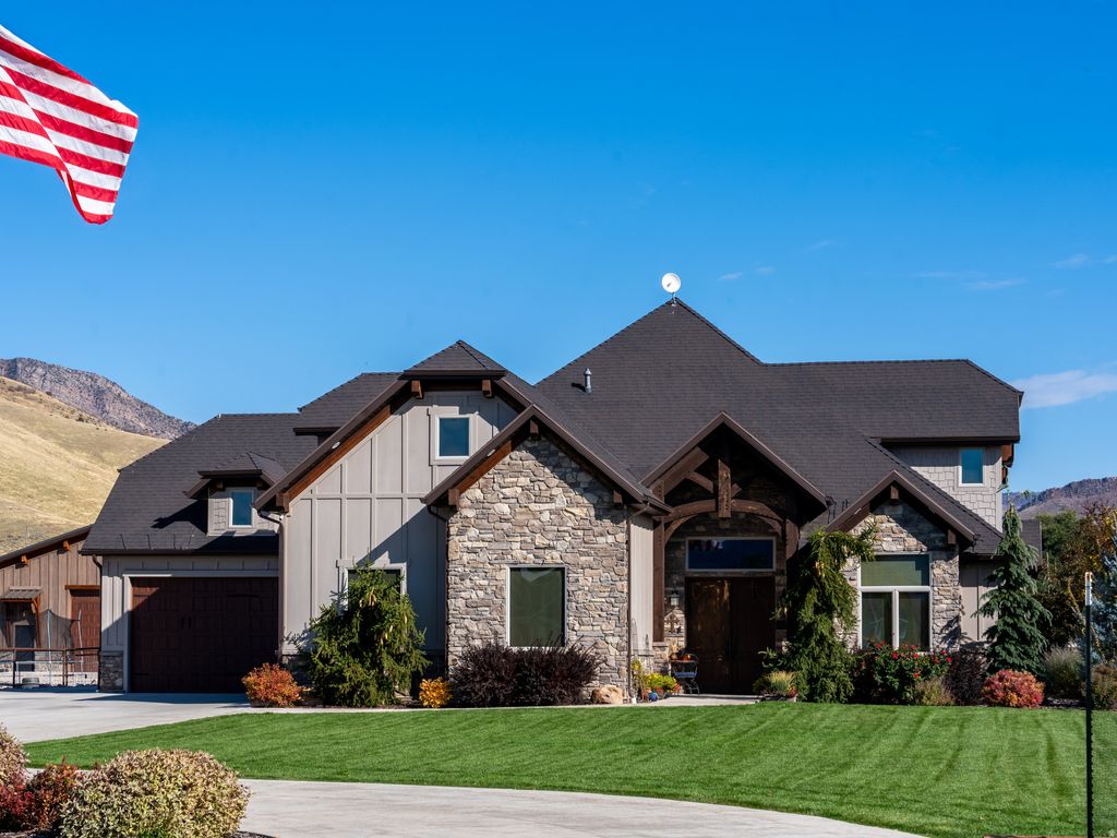 Photo of 152 N 8750 E, Huntsville, UT 84317 (MLS # 2136212)