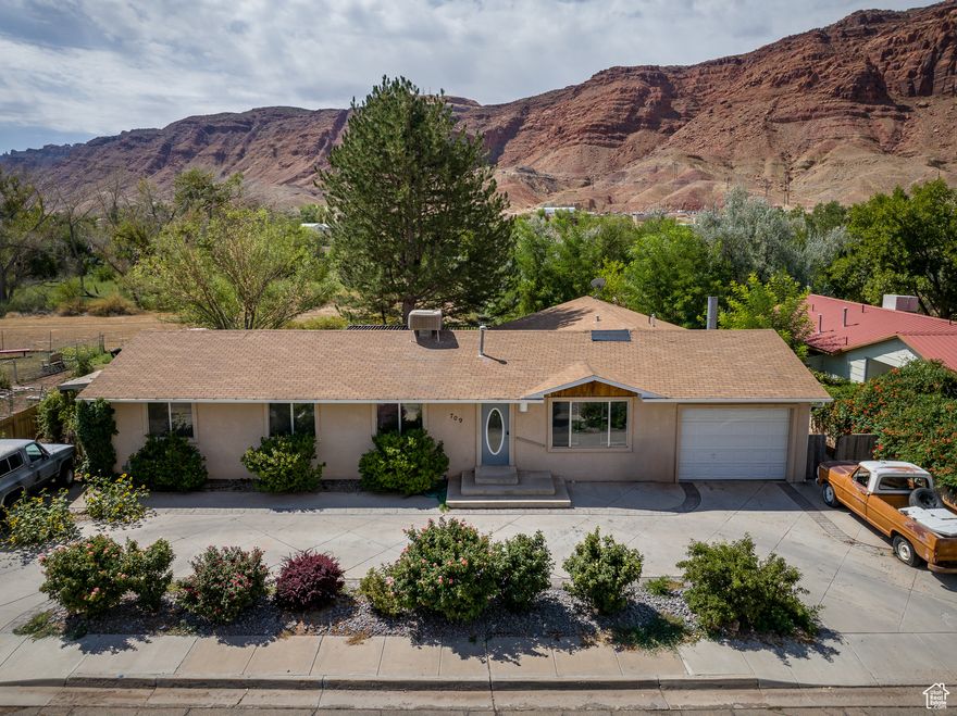 This spacious 4-bedroom home offers comfort, style, and an unbeatable location just blocks from downtown. With generous living areas, a functional floor plan, and plenty of natural light, it's perfect for both everyday living and entertaining. Enjoy the convenience of being close to shops, dining, and local attractions while still having the space and privacy you desire.