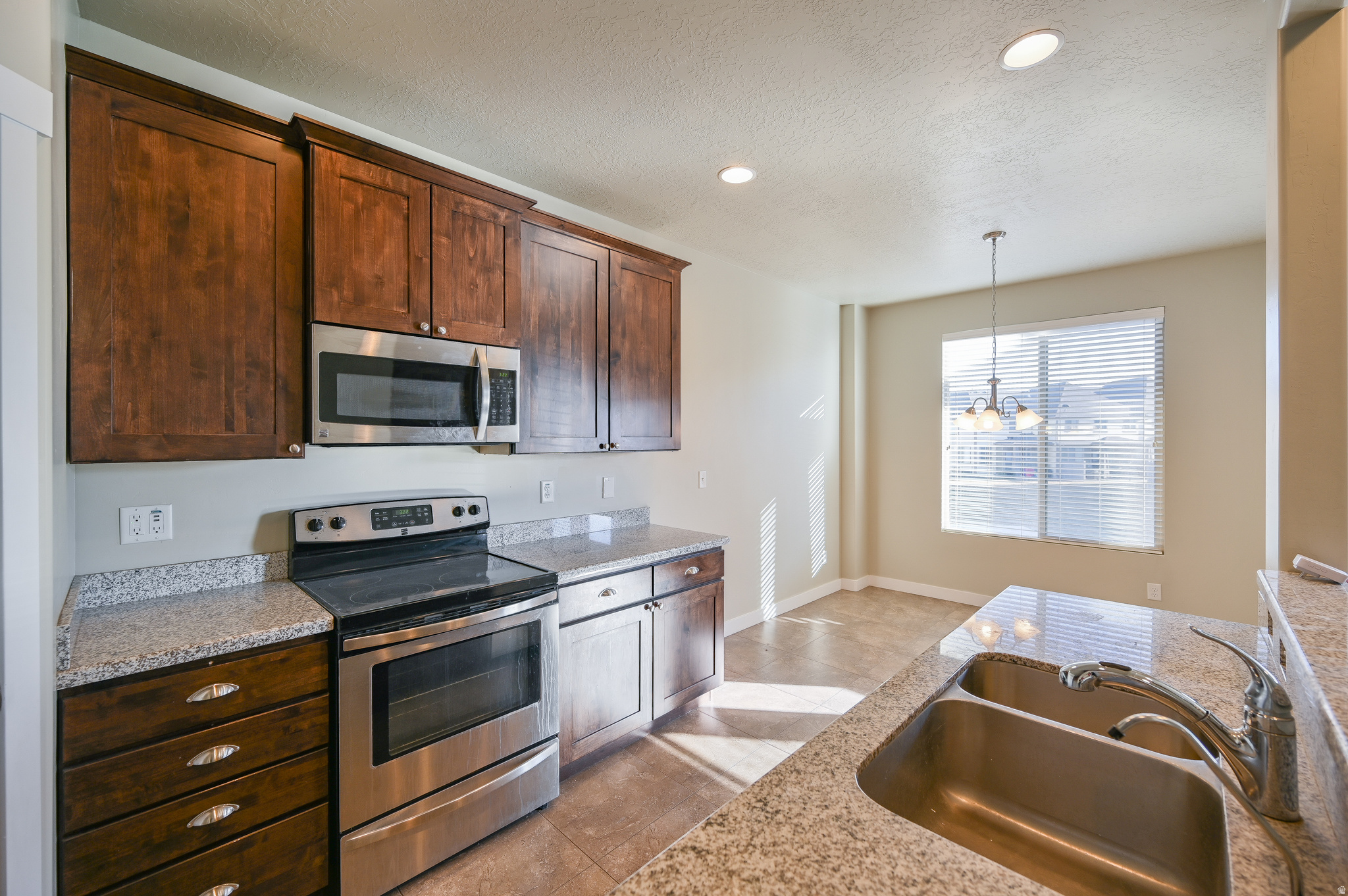 SPRING VALLEY TOWNHOMES - Residential Lease