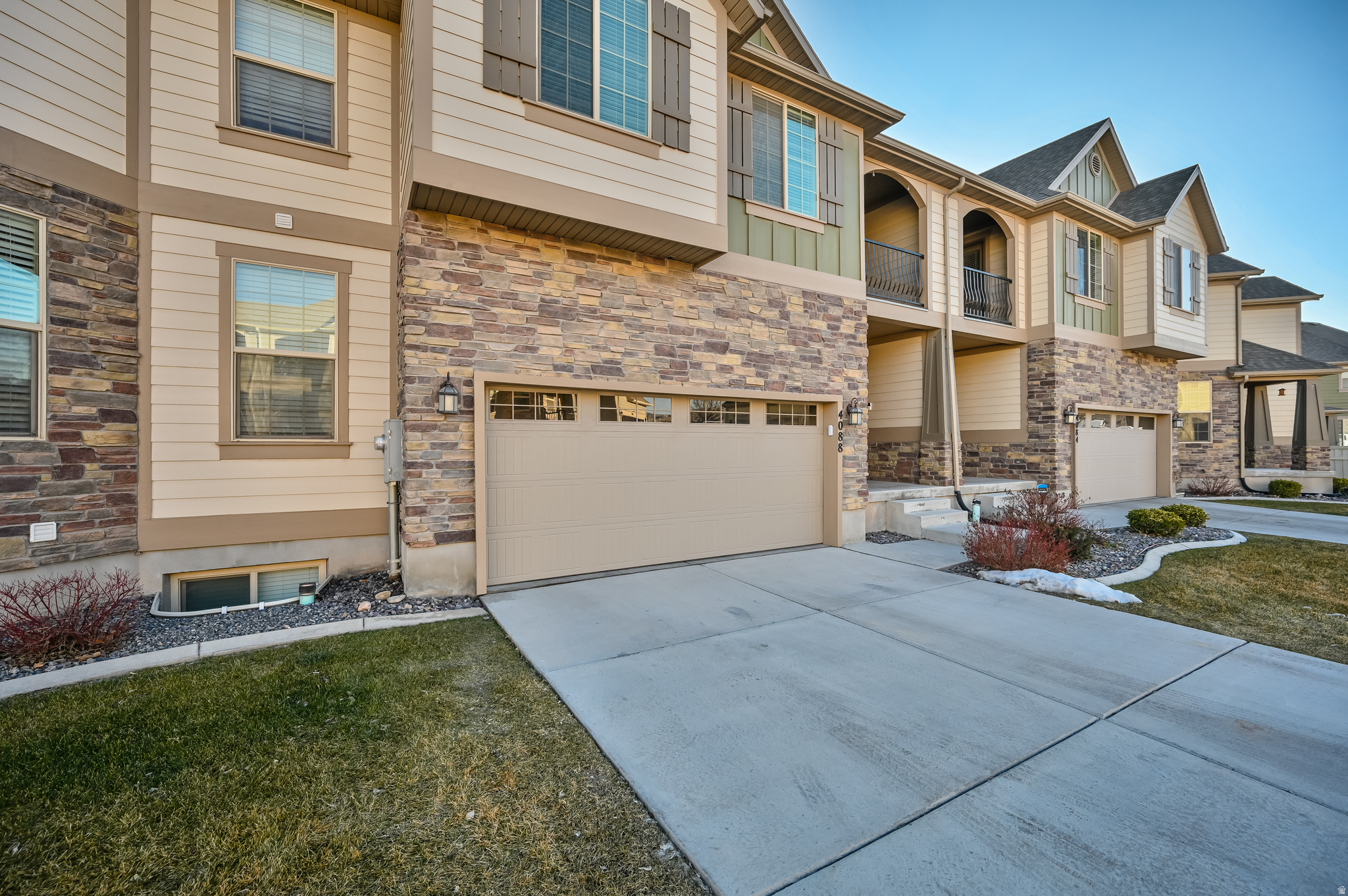 SPRING VALLEY TOWNHOMES - Residential Lease