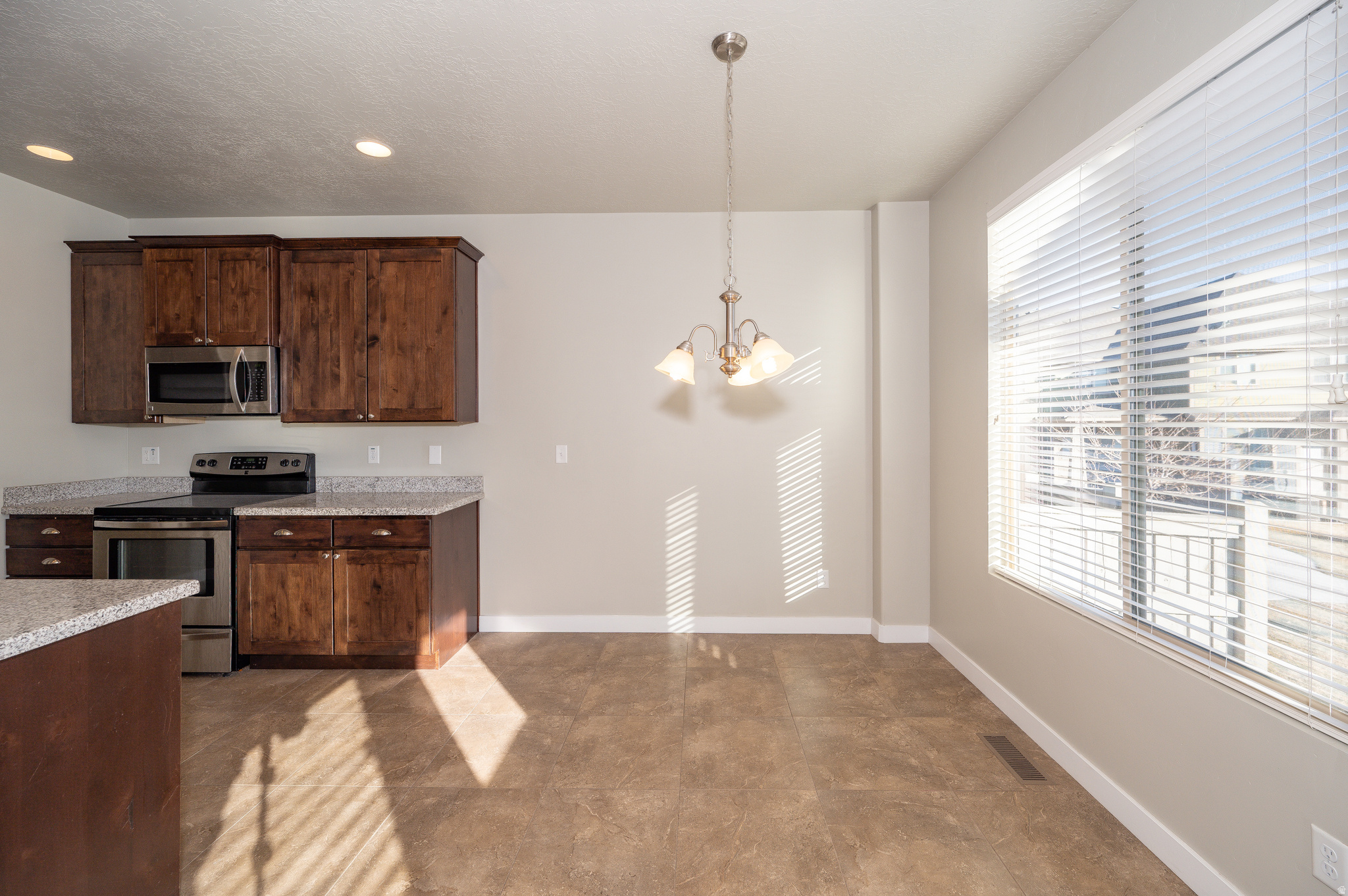 SPRING VALLEY TOWNHOMES - Residential Lease