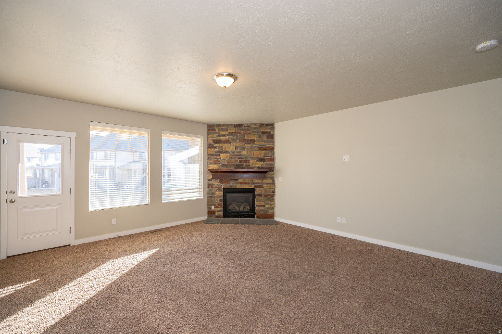 SPRING VALLEY TOWNHOMES - Residential Lease