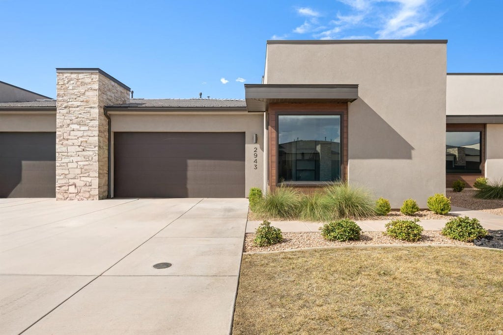 Photo of 2943 E SNOWBERRY DR, Saint George, UT 84790 (MLS # 2183361)