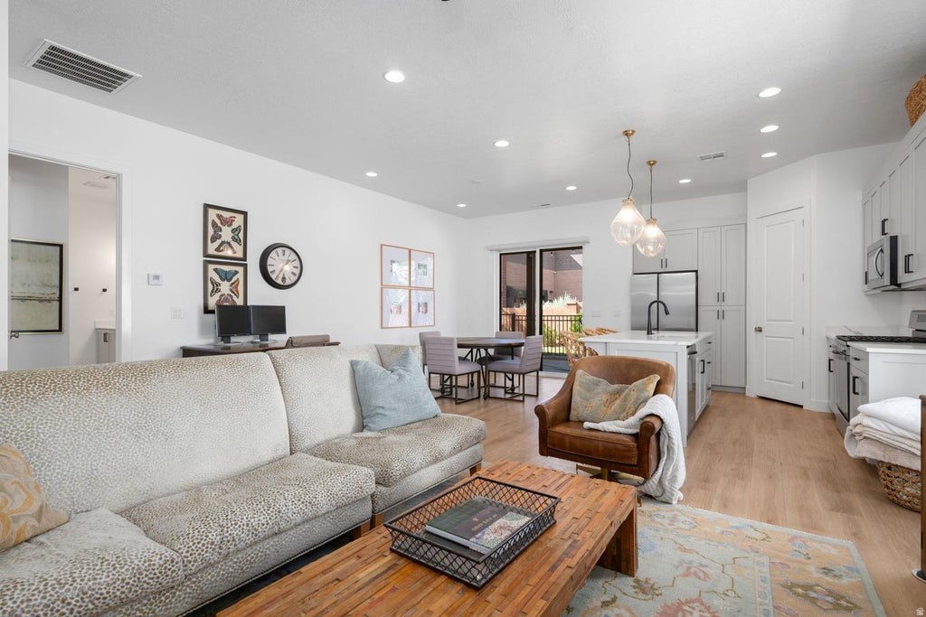 Photo of 2943 E SNOWBERRY DR, Saint George, UT 84790 (MLS # 2183361)