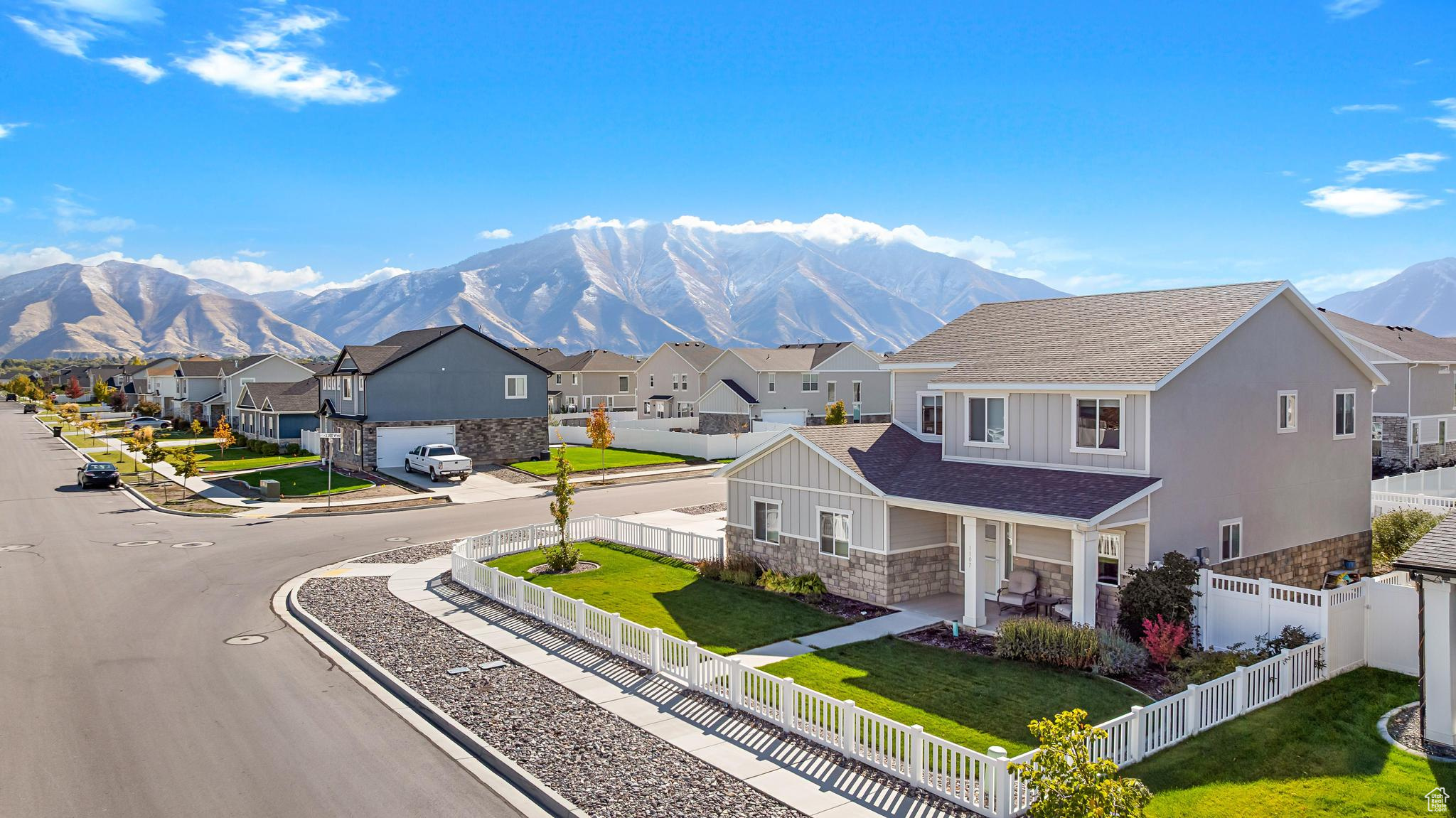 Springville, Utah 84663, United States, 4 Bedrooms Bedrooms, ,3 BathroomsBathrooms,Residential,Pending,230585