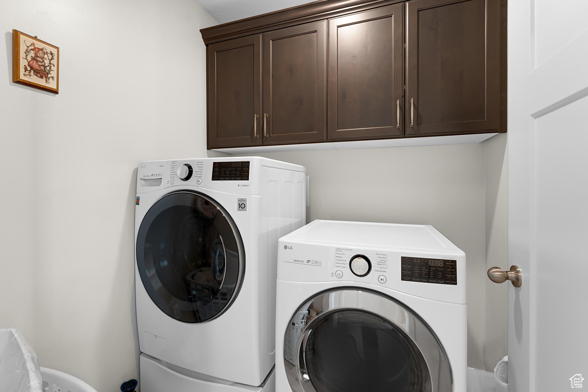 Springville, Utah 84663, United States, 4 Bedrooms Bedrooms, ,3 BathroomsBathrooms,Residential,Pending,230585