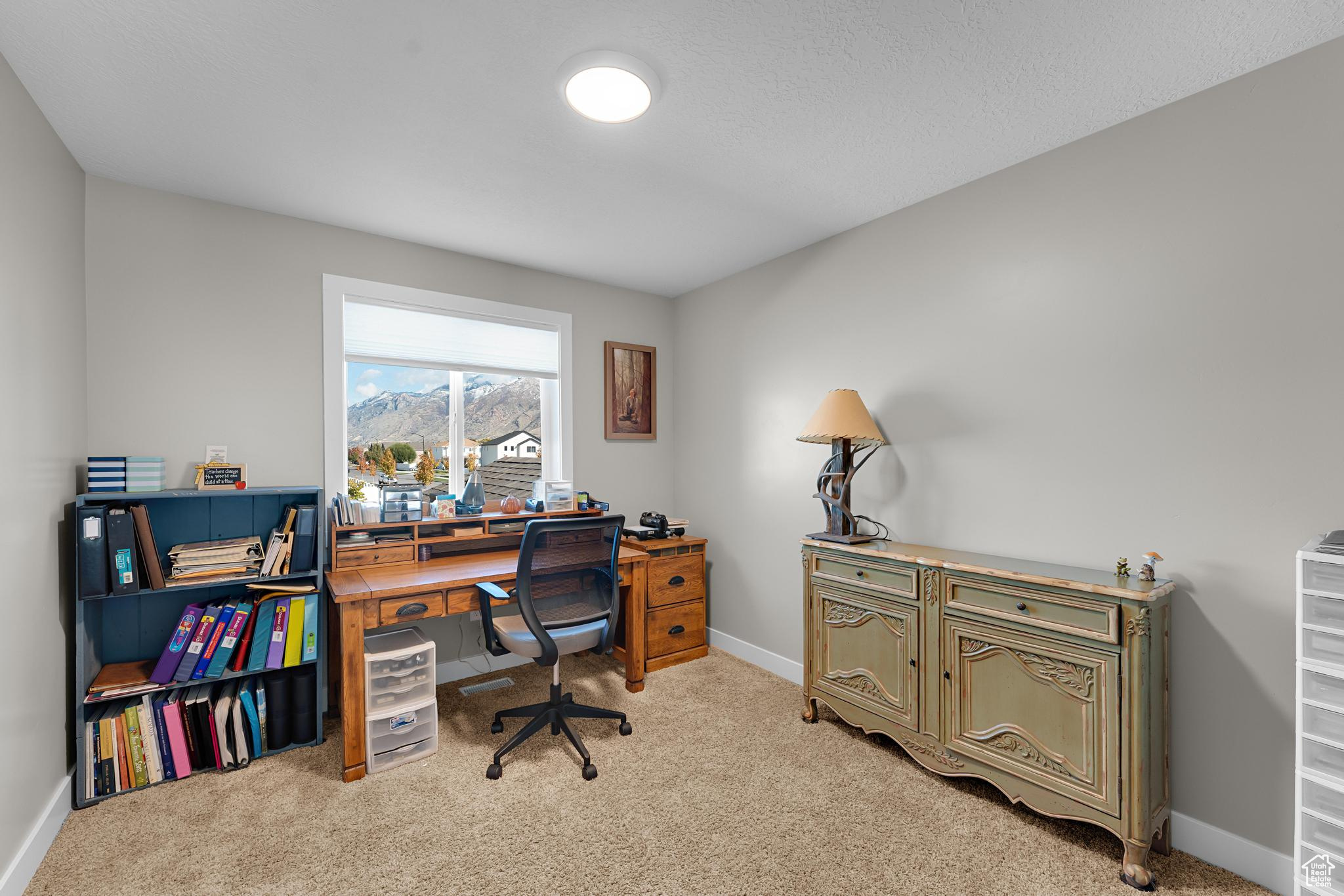 Springville, Utah 84663, United States, 4 Bedrooms Bedrooms, ,3 BathroomsBathrooms,Residential,Pending,230585