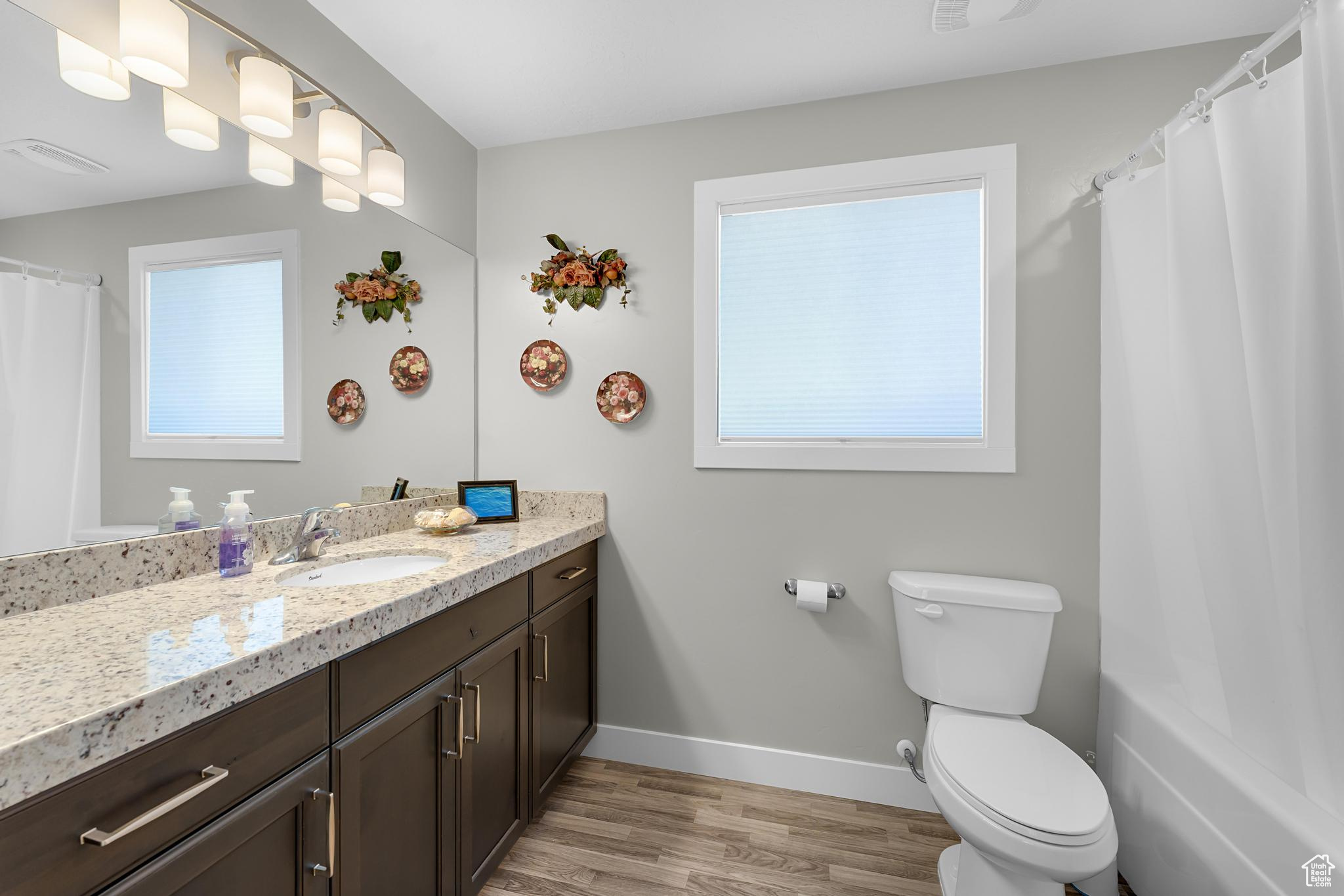 Springville, Utah 84663, United States, 4 Bedrooms Bedrooms, ,3 BathroomsBathrooms,Residential,Pending,230585