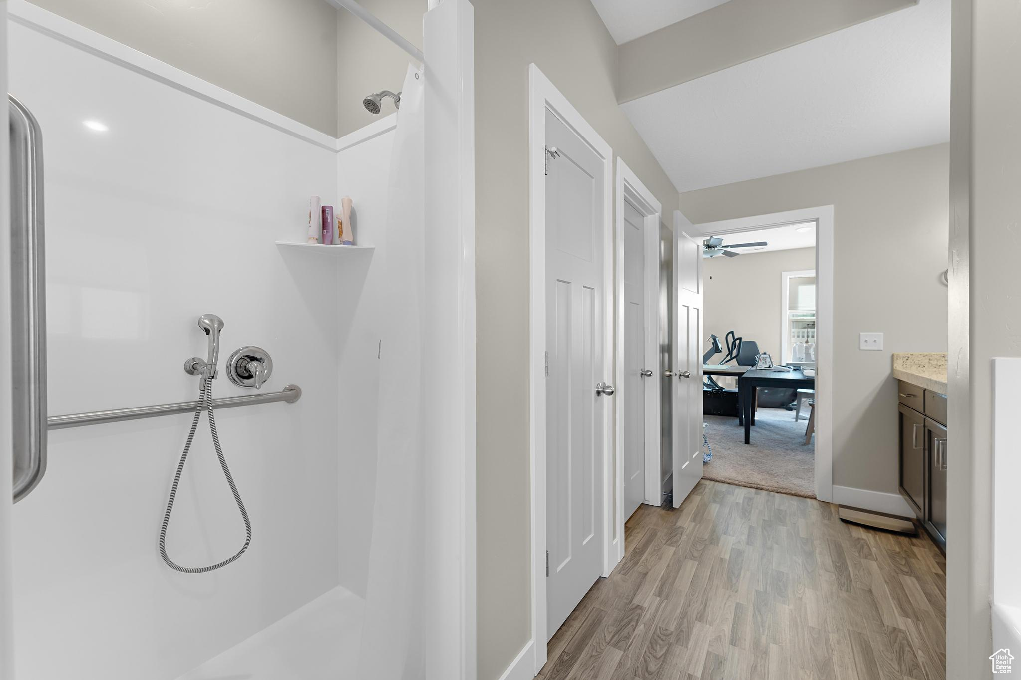 Springville, Utah 84663, United States, 4 Bedrooms Bedrooms, ,3 BathroomsBathrooms,Residential,Pending,230585