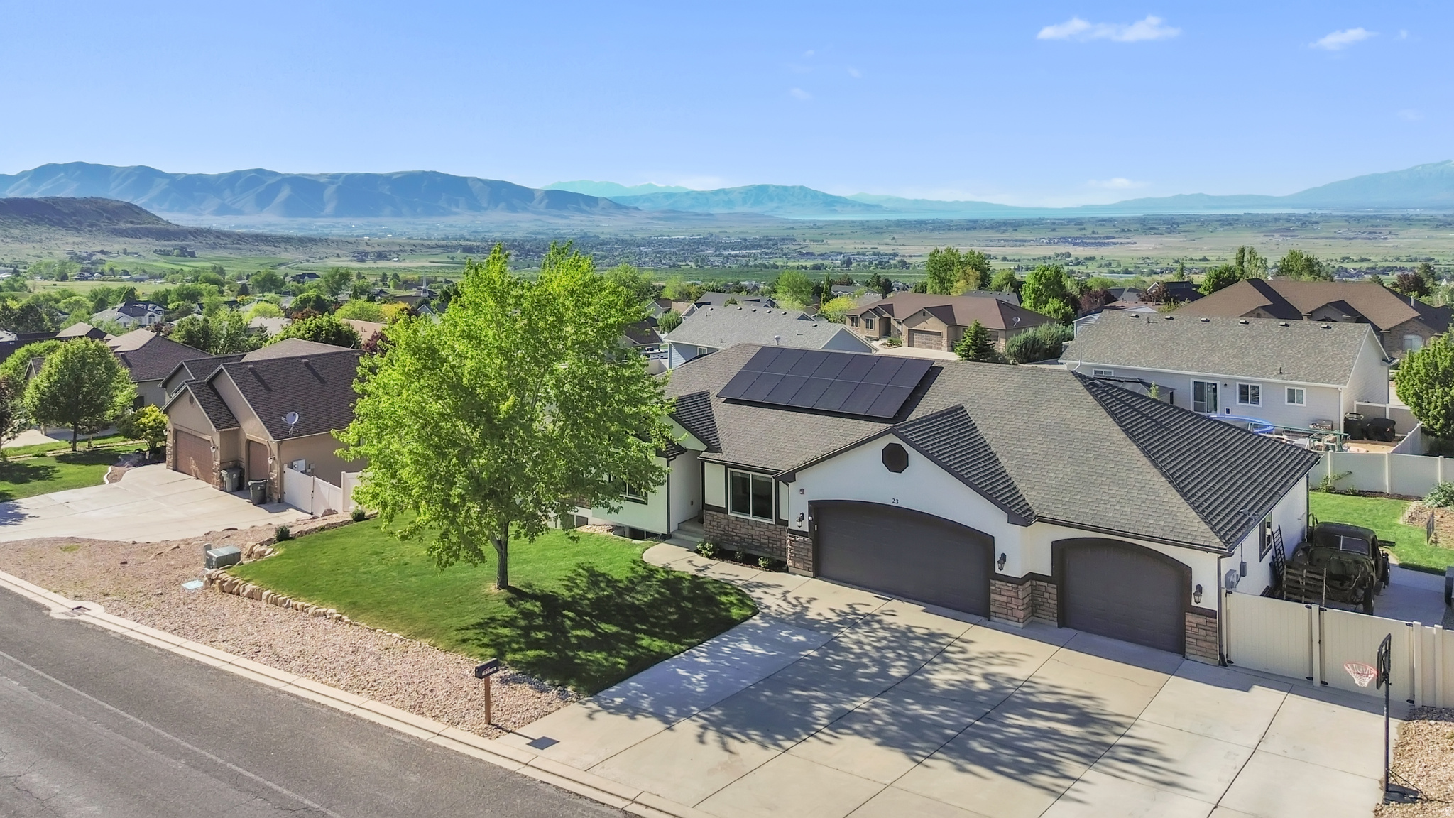 CRESTVIEW ESTATES - Residential